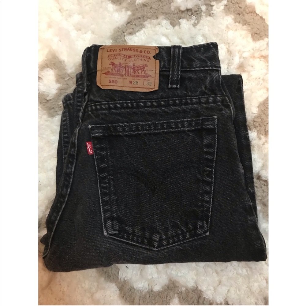 Vintage Levi’s. Black mom jeans. 550 style